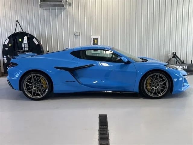 Used 2025 Chevrolet Corvette Z06 RWD image 47