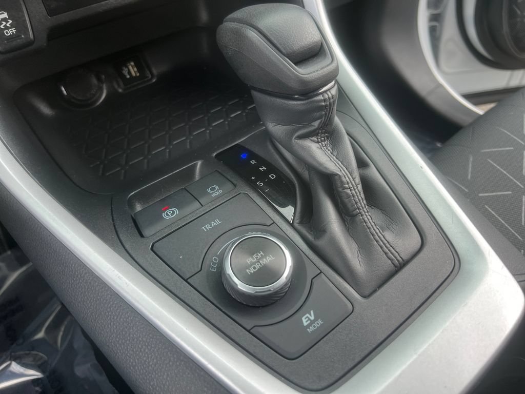 Used 2025 Toyota RAV4 XLE AWD/4WD image 19