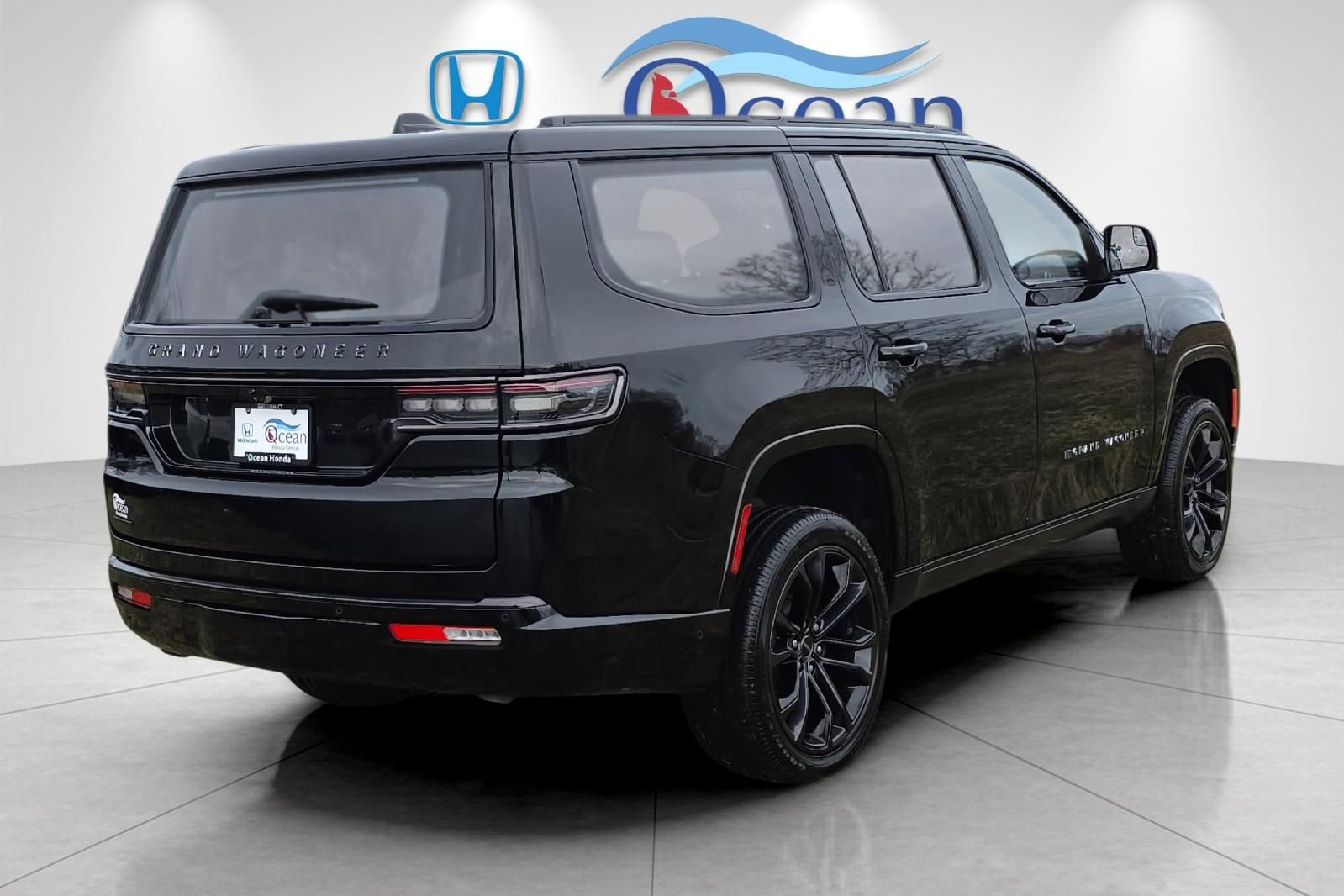 Used 2022 Jeep Grand Wagoneer Series II image 3