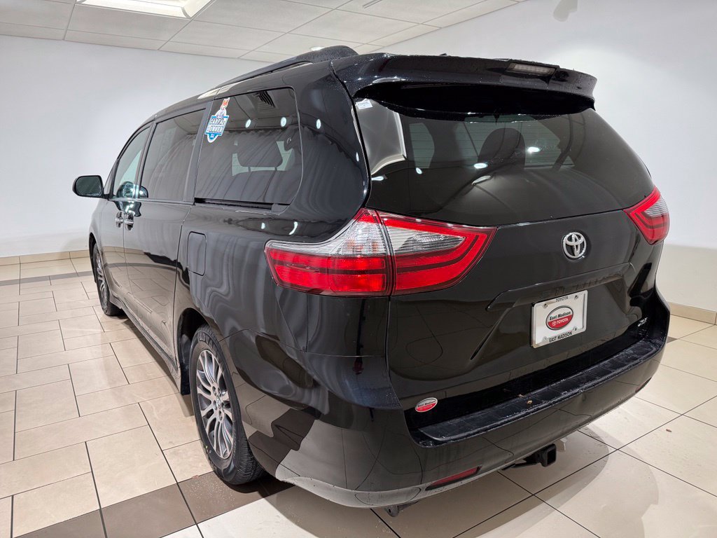 Used 2020 Toyota Sienna XLE w/ Carpet Mat Package FWD image 3