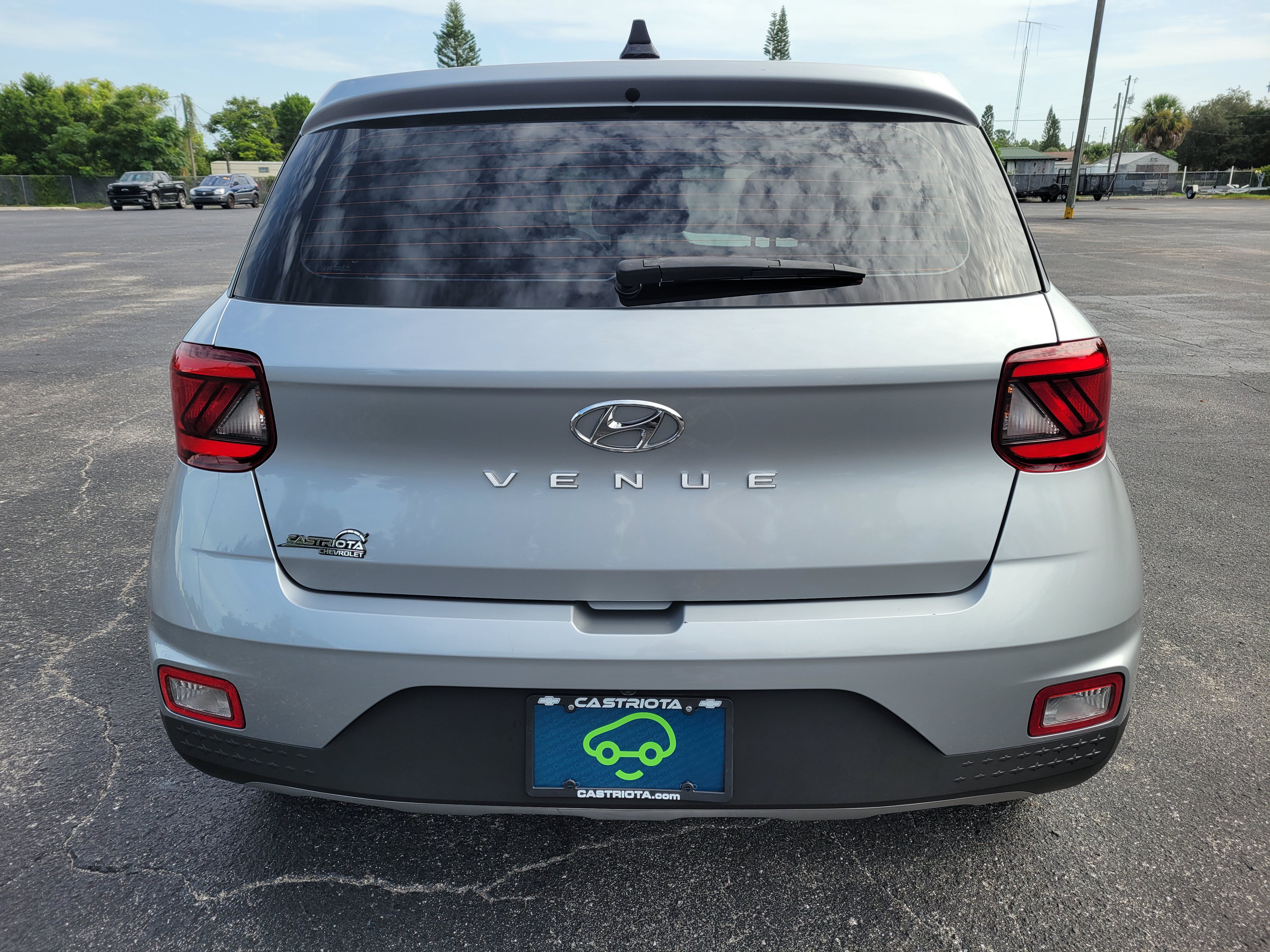 Used 2021 Hyundai Venue SE FWD image 6