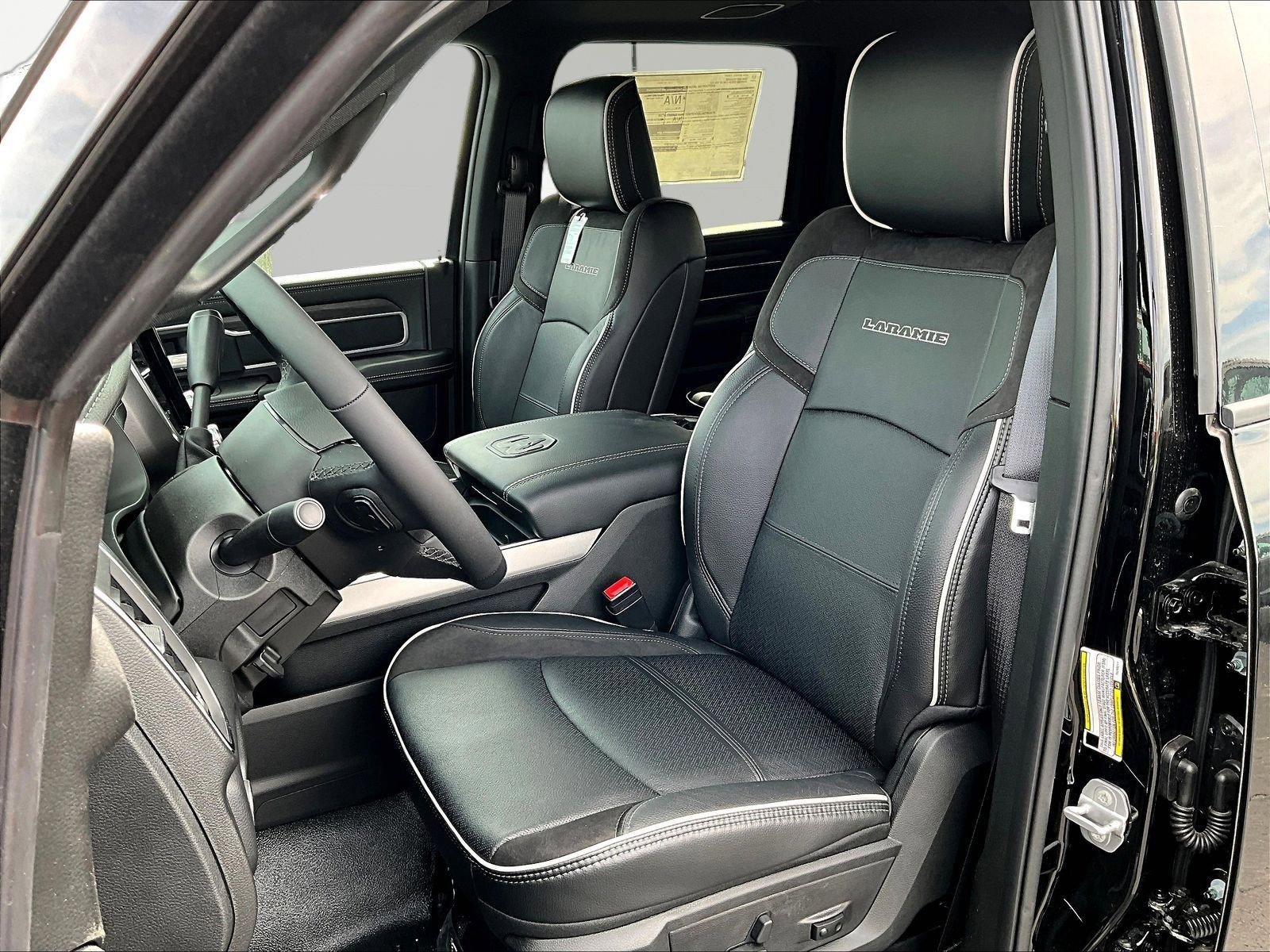 New 2026 RAM 4500 4x4 Crew Cab DRW w/ Laramie Trim Package image 17