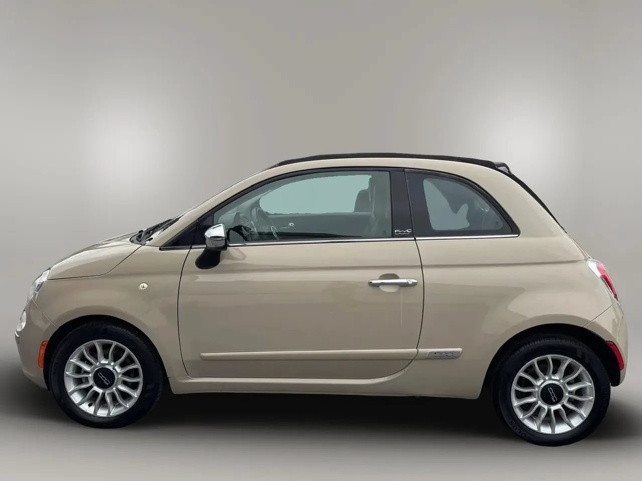 Used 2012 FIAT 500 Lounge w/ Luxury Leather Pkg FWD image 6