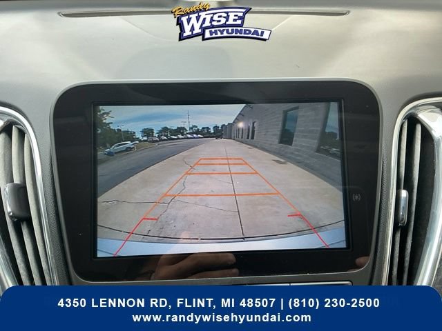 Used 2017 Chevrolet Malibu LT FWD image 3