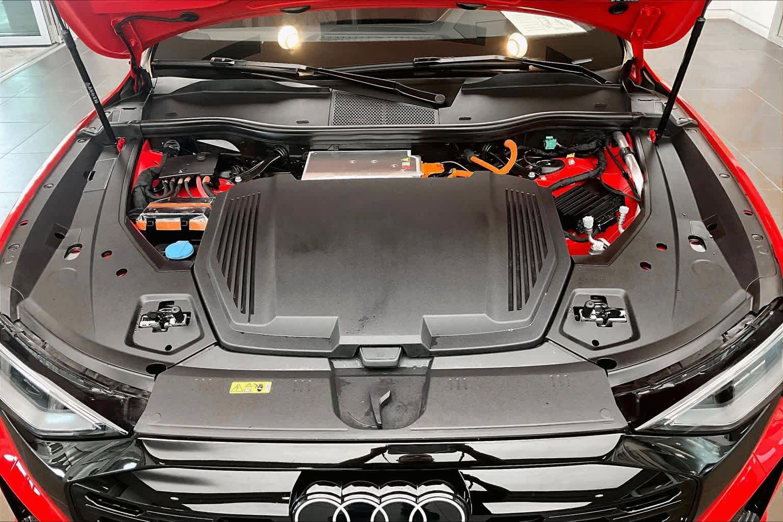 Used 2024 Audi SQ8 e-tron Prestige w/ Prestige Package AWD/4WD image 28