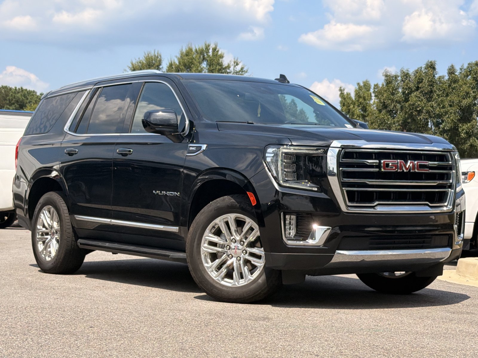 Used 2023 GMC Yukon SLT RWD image 2