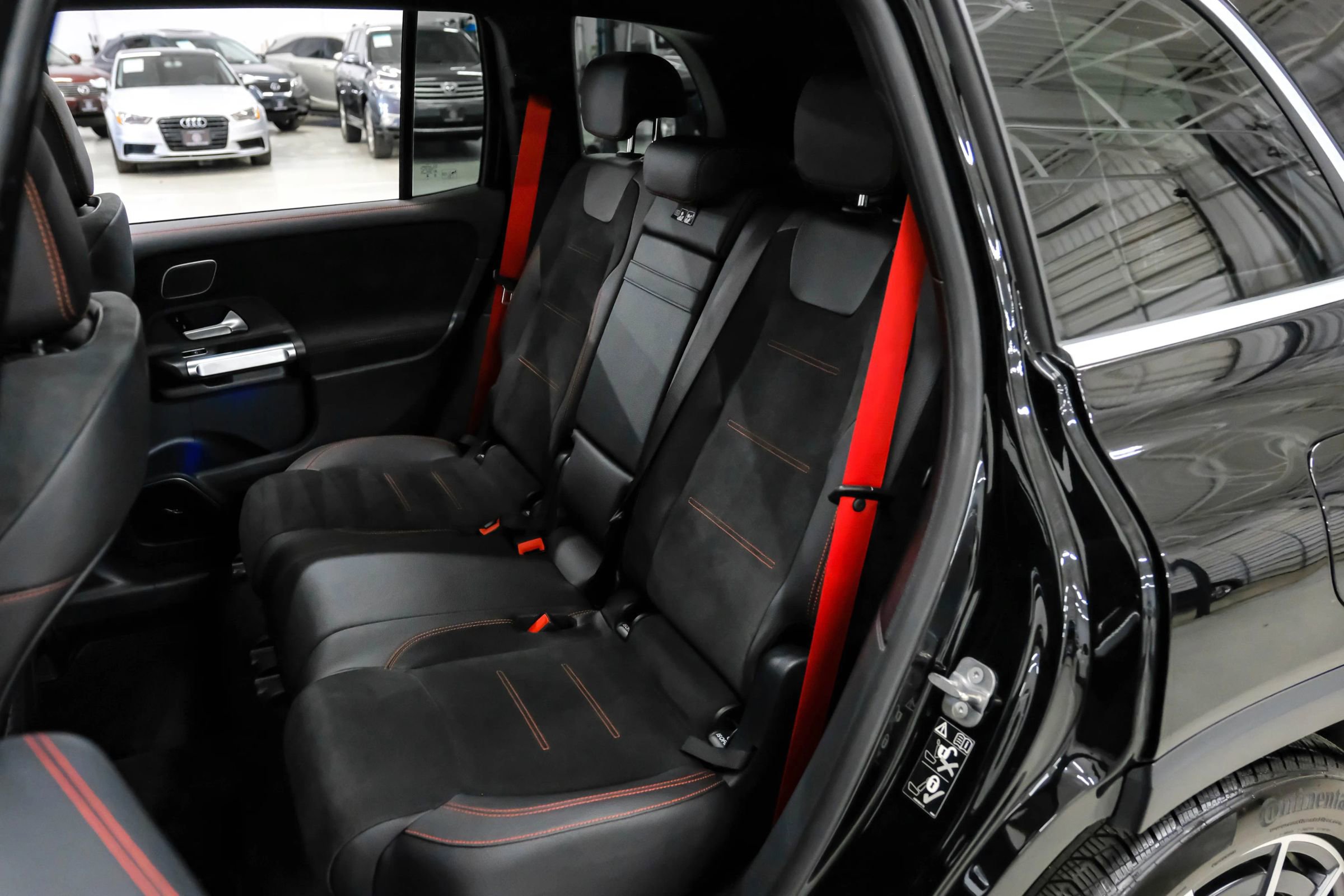 Used 2024 Mercedes-Benz GLB 35 AMG 4MATIC image 38