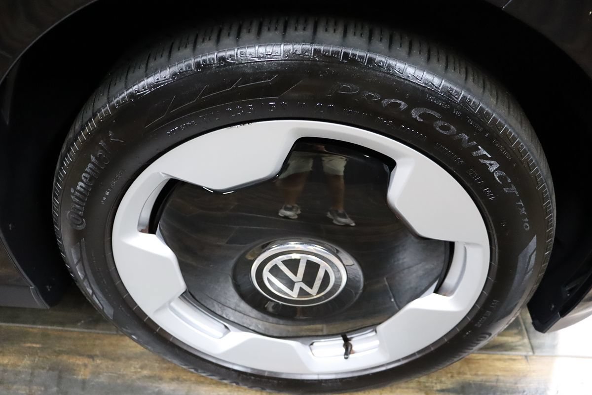 Used 2025 Volkswagen ID. Buzz Pro S RWD image 27