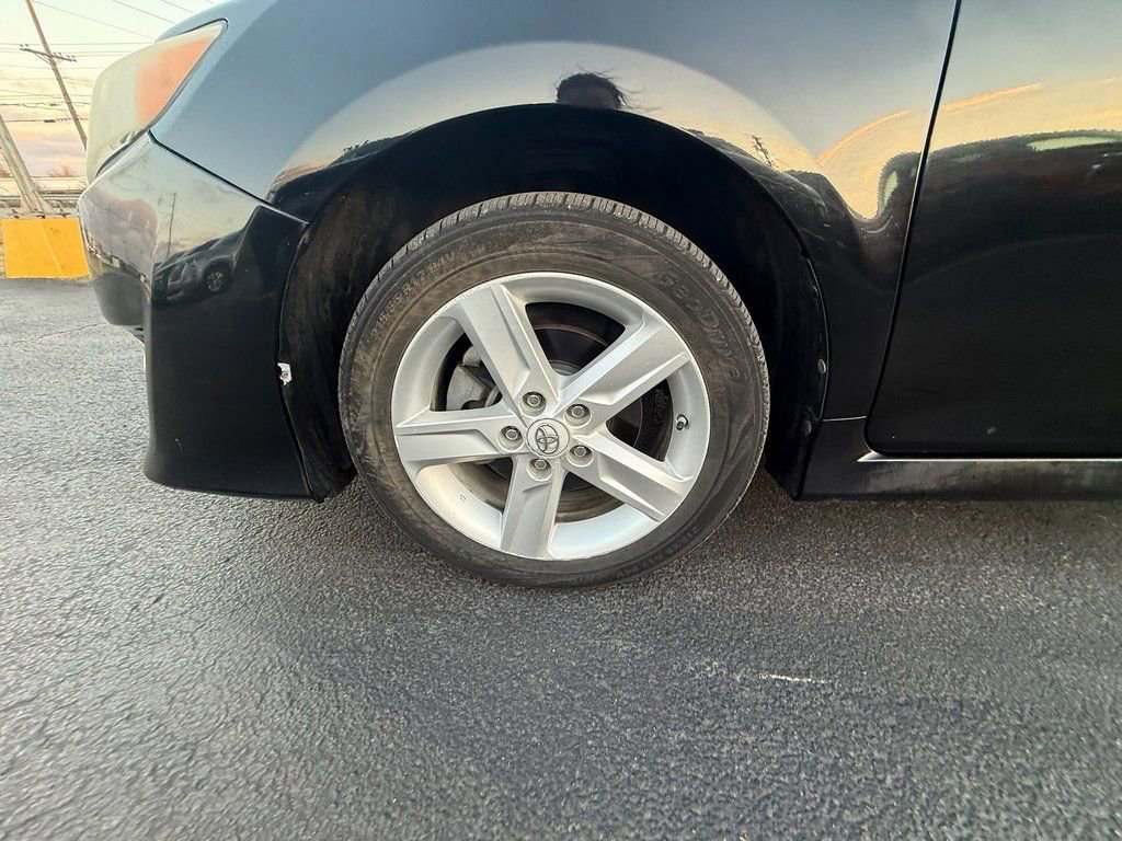 Used 2012 Toyota Camry SE image 9