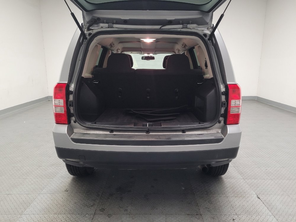 Used 2017 Jeep Patriot Latitude FWD image 29