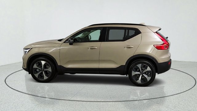 New 2026 Volvo XC40 B5 Plus w/ Protection Package Premier AWD/4WD image 4