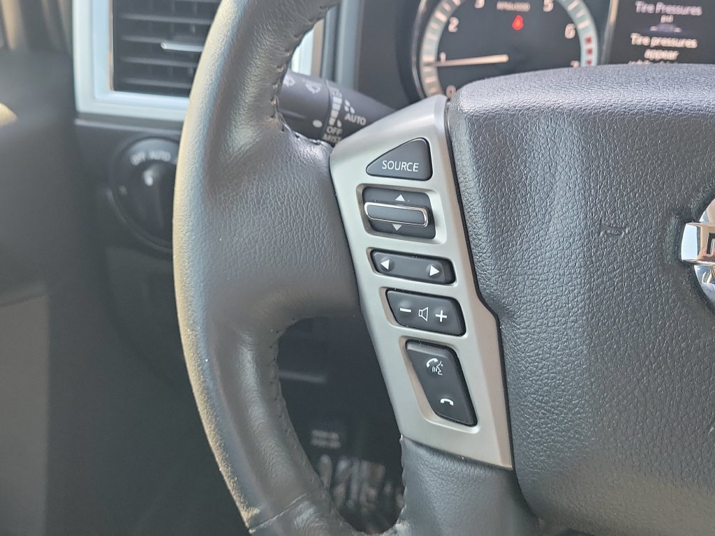 Used 2018 Nissan Titan SV w/ SV Convenience Package RWD image 9