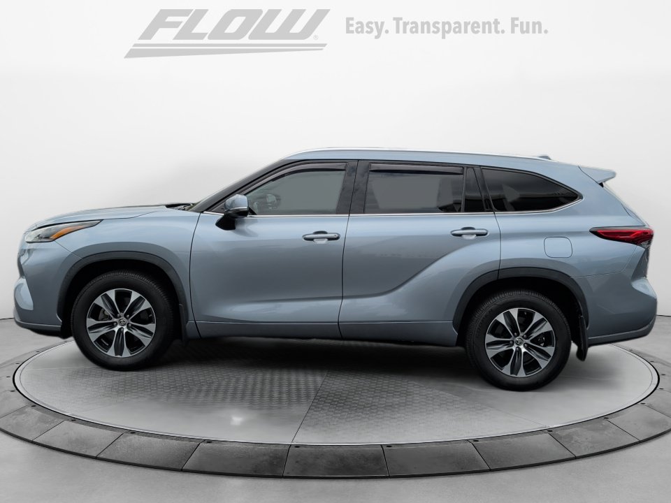 Used 2021 Toyota Highlander XLE AWD/4WD image 5
