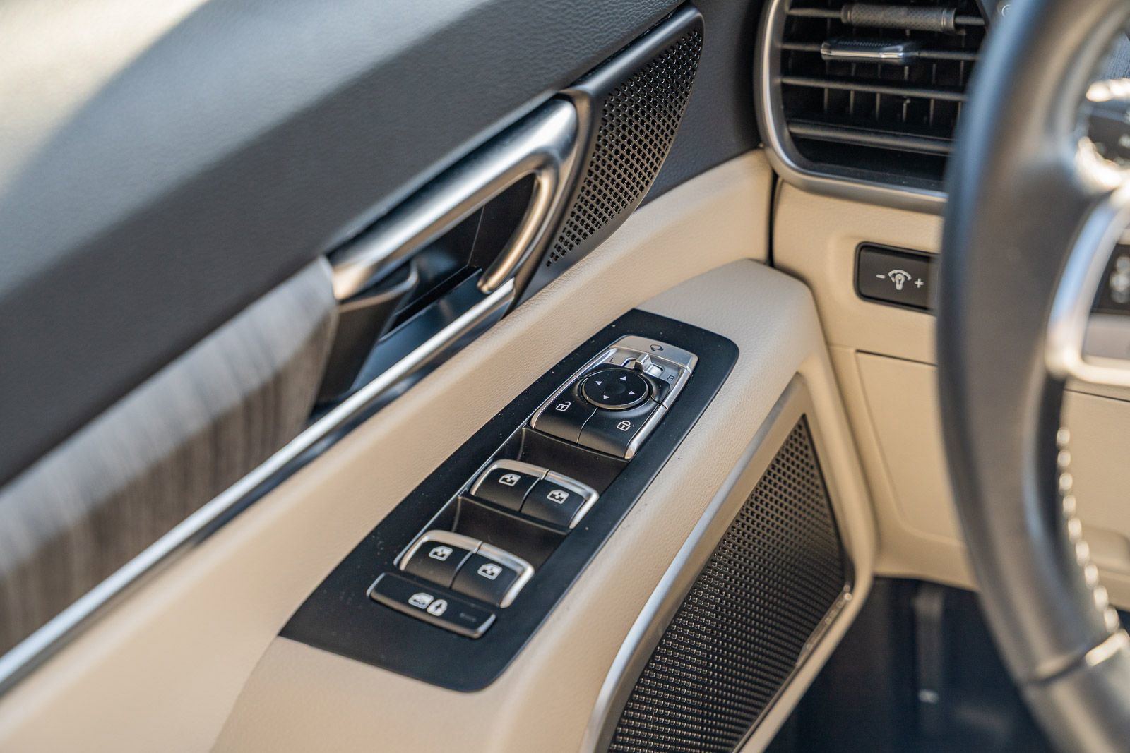 Used 2023 Kia Telluride EX w/ EX Captain's Chair Package image 28