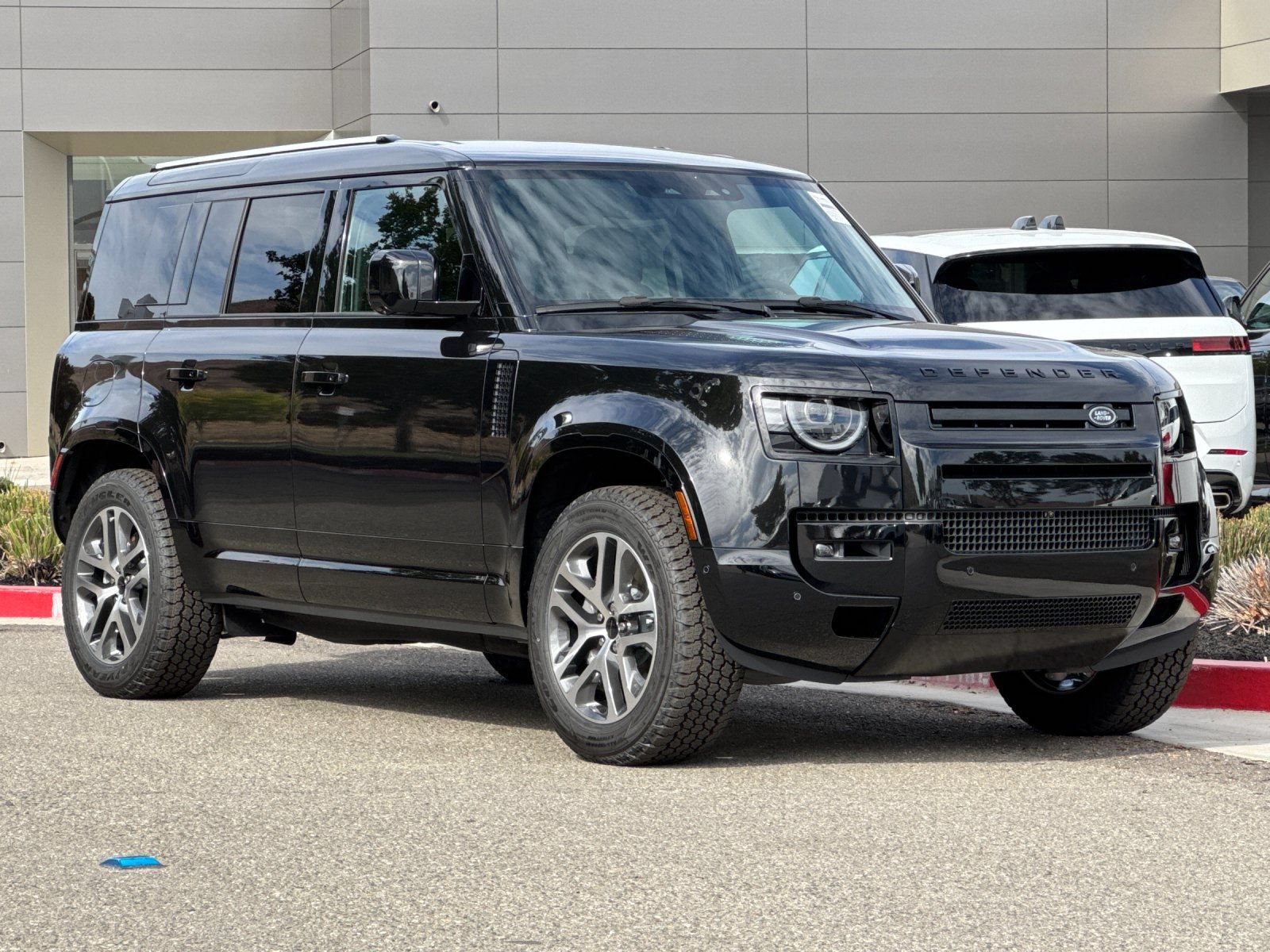 New 2026 Land Rover Defender 110 X-Dynamic SE AWD/4WD image 8