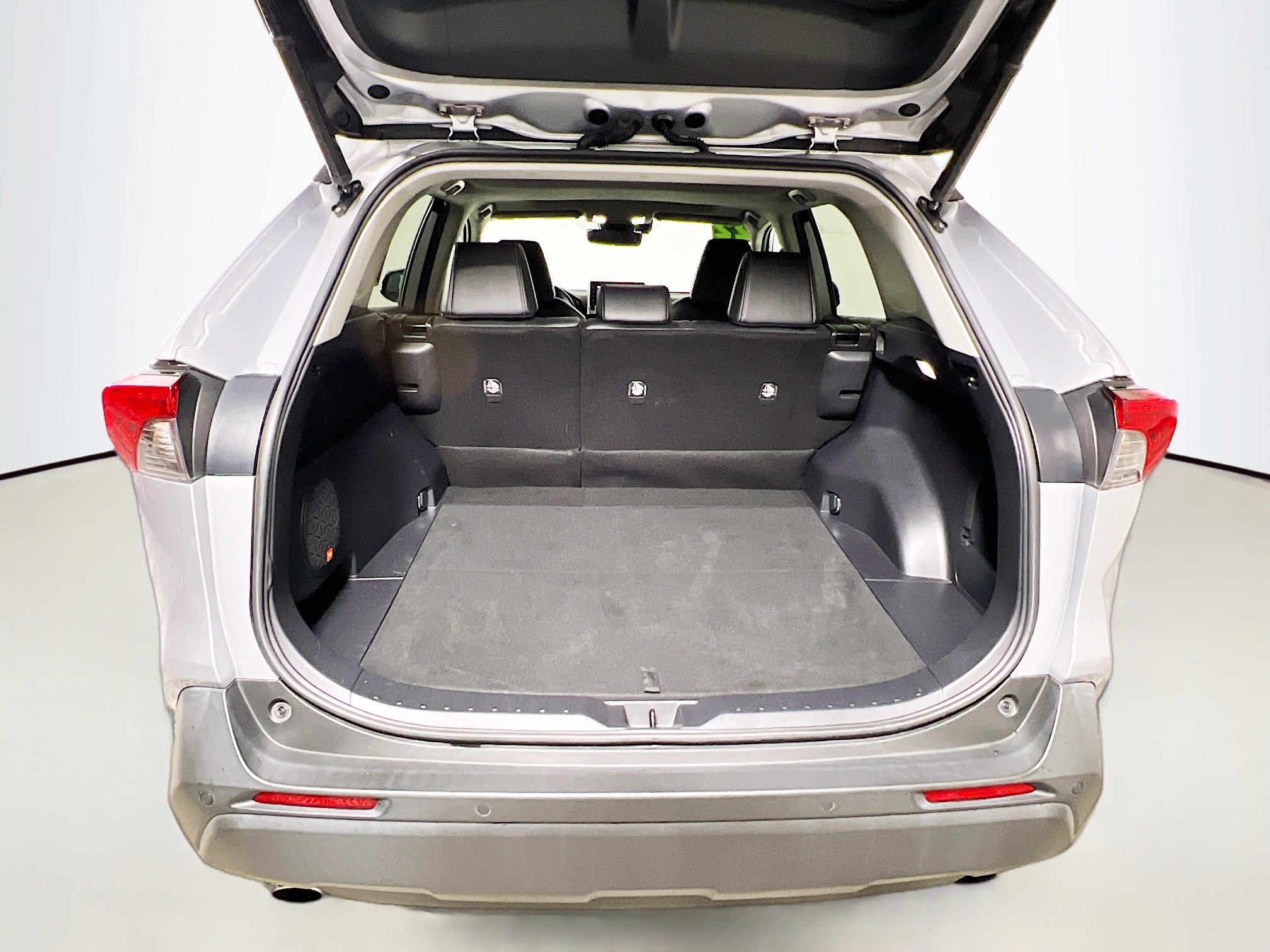 Used 2022 Toyota RAV4 XLE Premium image 34