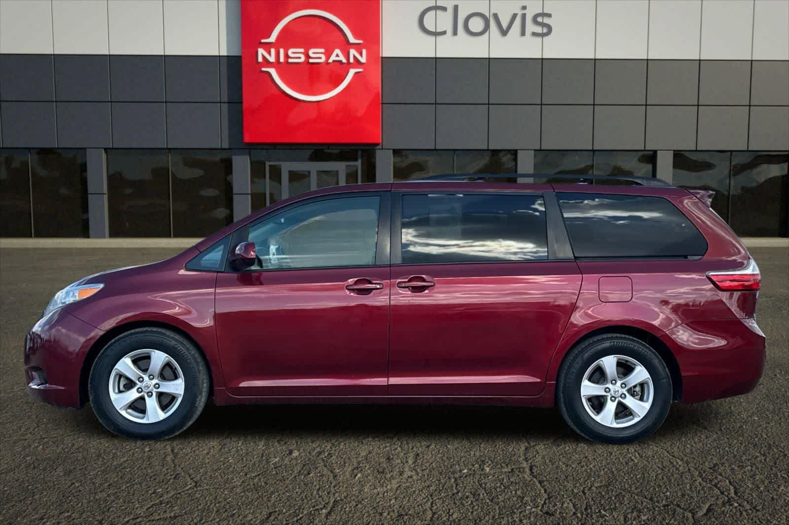 Used 2017 Toyota Sienna LE image 6