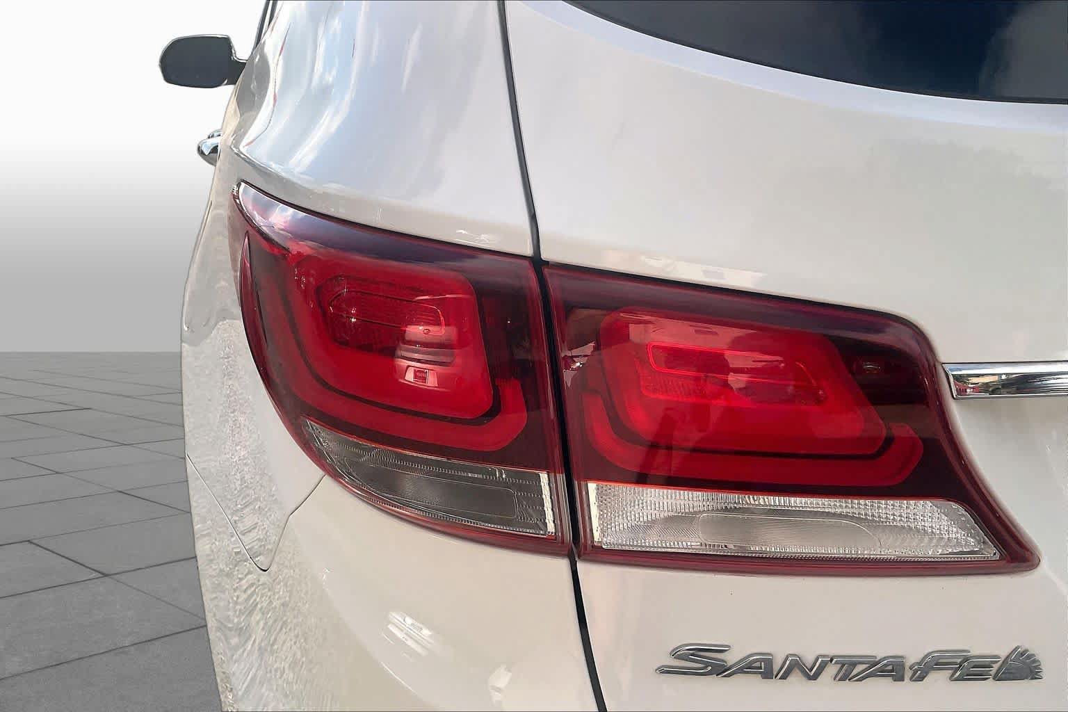 Used 2017 Hyundai Santa Fe Limited FWD image 25