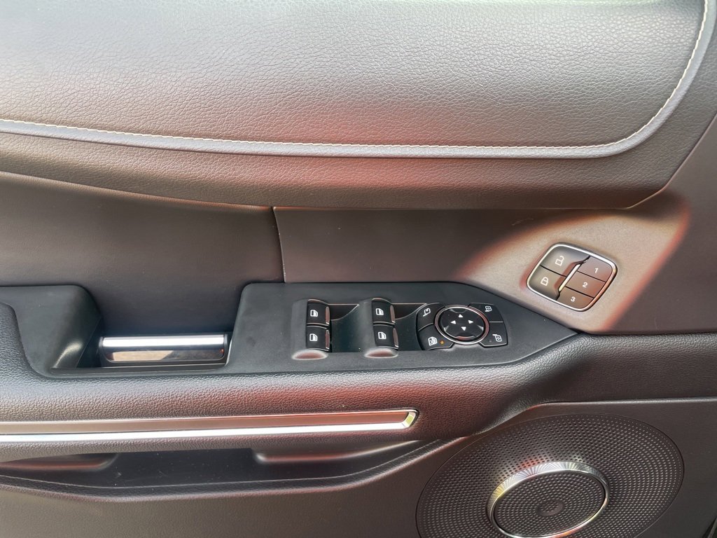 Used 2024 Ford Expedition Max XLT image 19