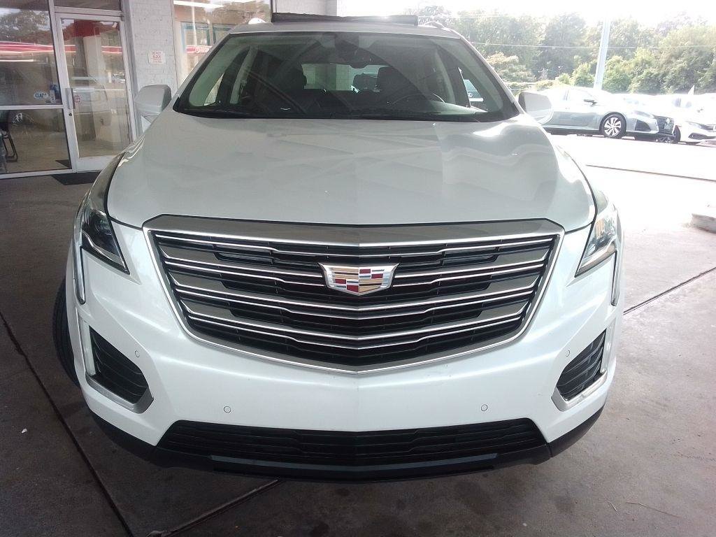 Used 2017 Cadillac XT5 Premium Luxury FWD image 3