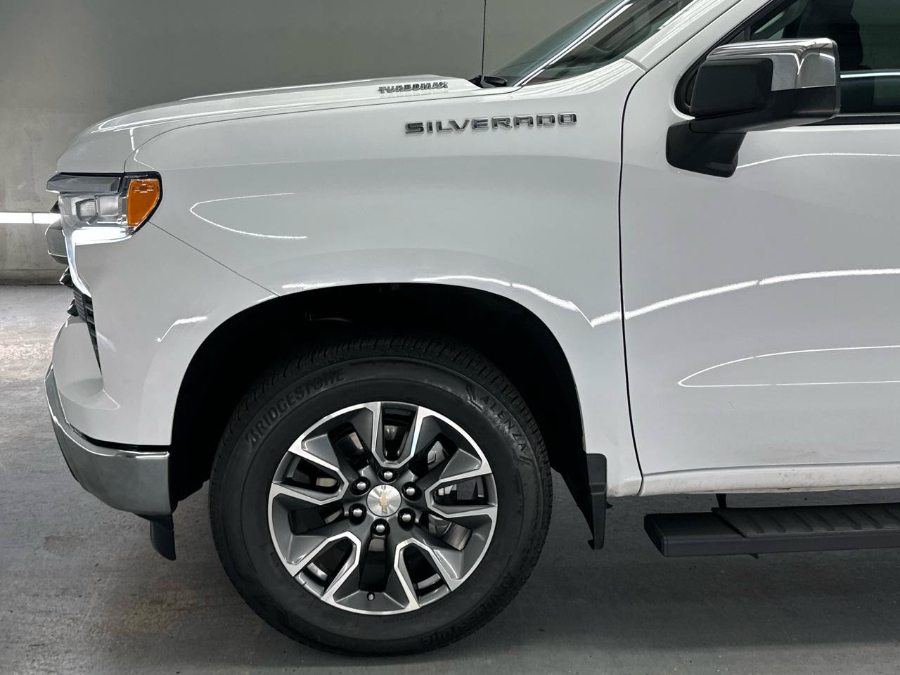 Used 2024 Chevrolet Silverado 1500 LT AWD/4WD image 5