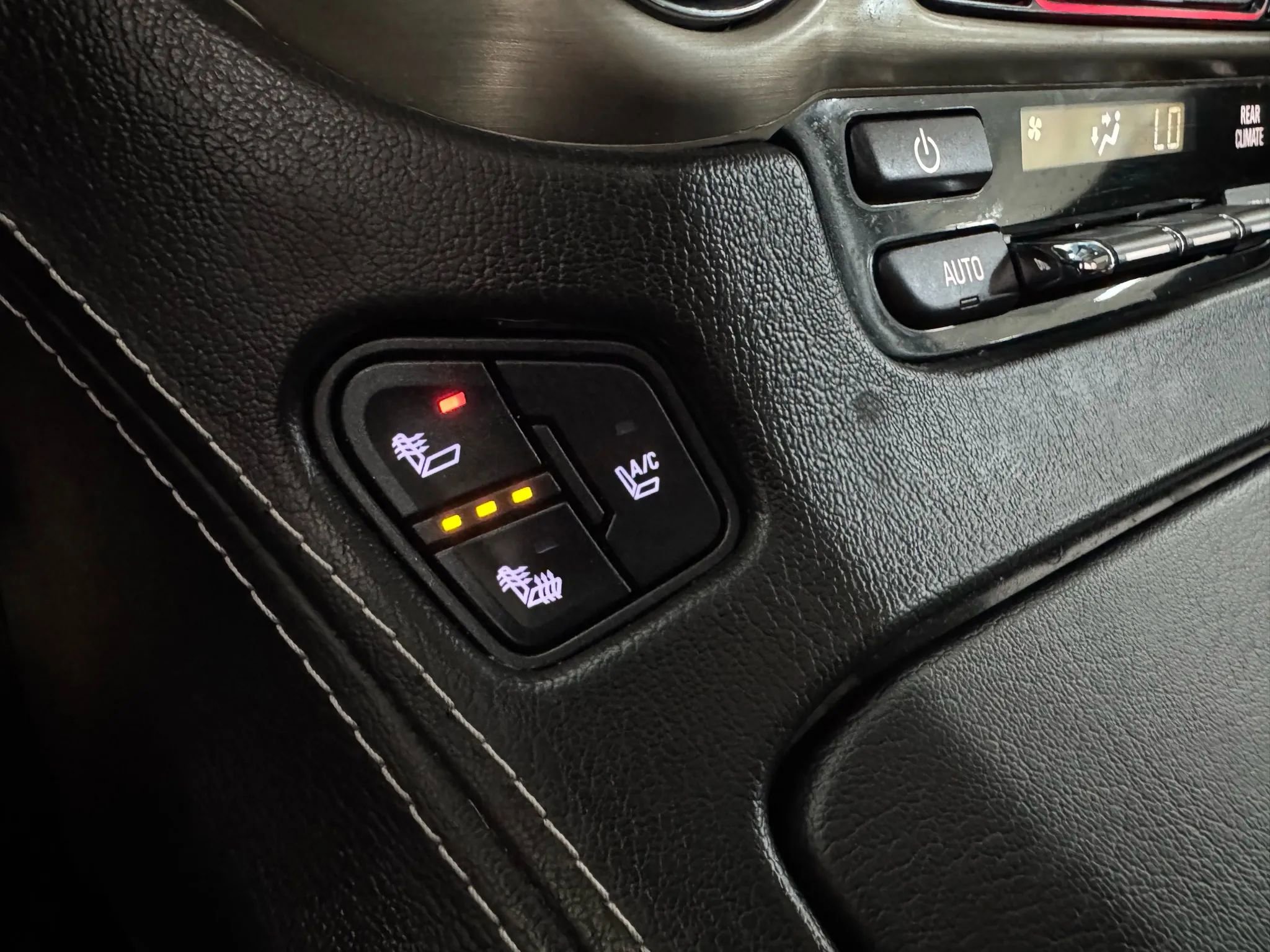 Used 2016 GMC Yukon Denali w/ Enhanced Security Package image 32