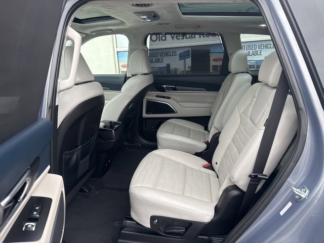 Used 2024 Kia Telluride SX Prestige w/ Towing Package image 22