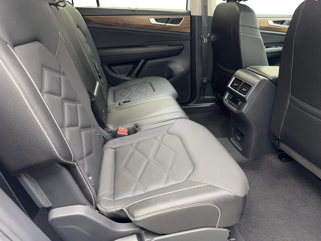 Used 2025 Volkswagen Atlas SE FWD image 44
