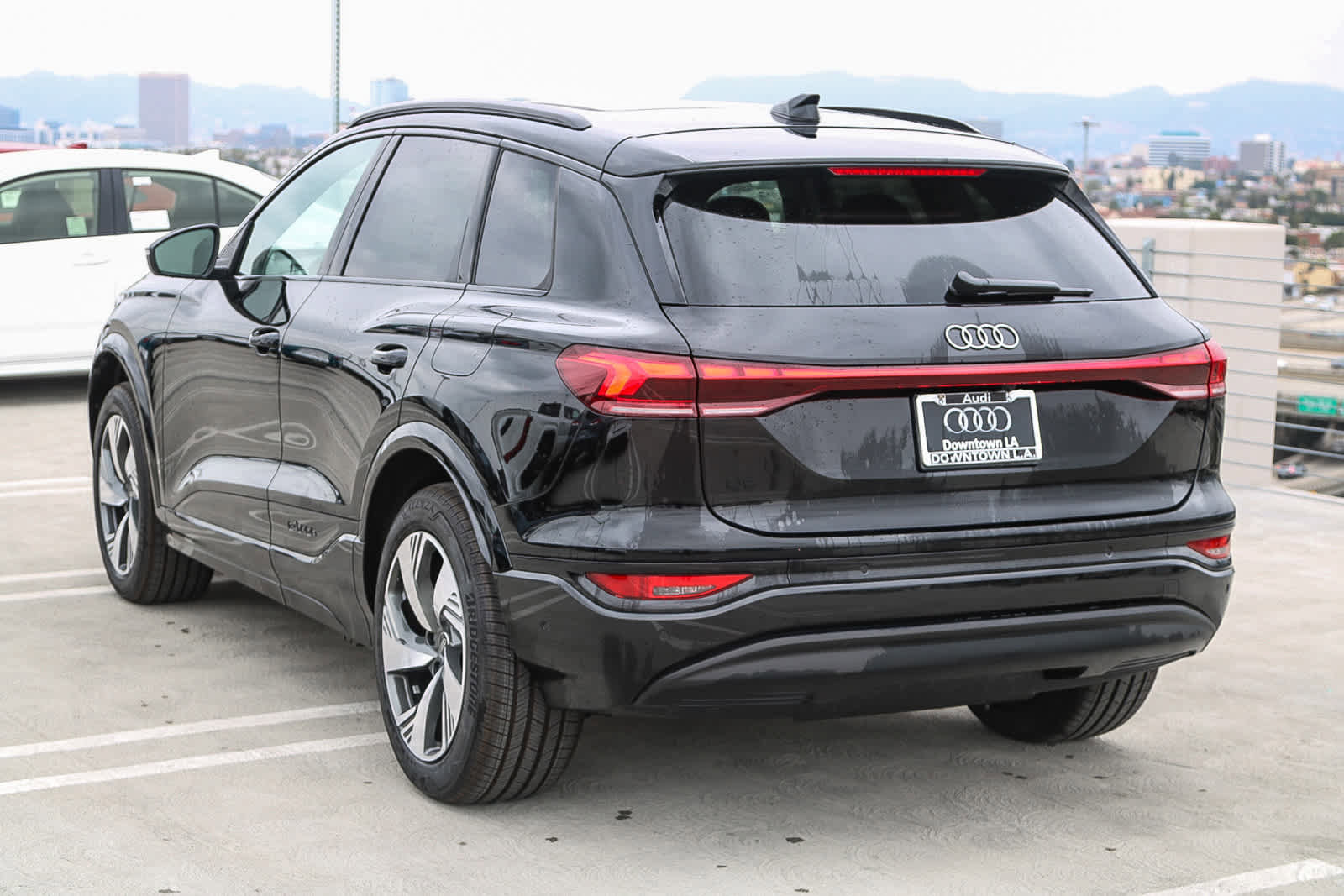 Used 2025 Audi Q6 e-tron Premium w/ Convenience Package image 8