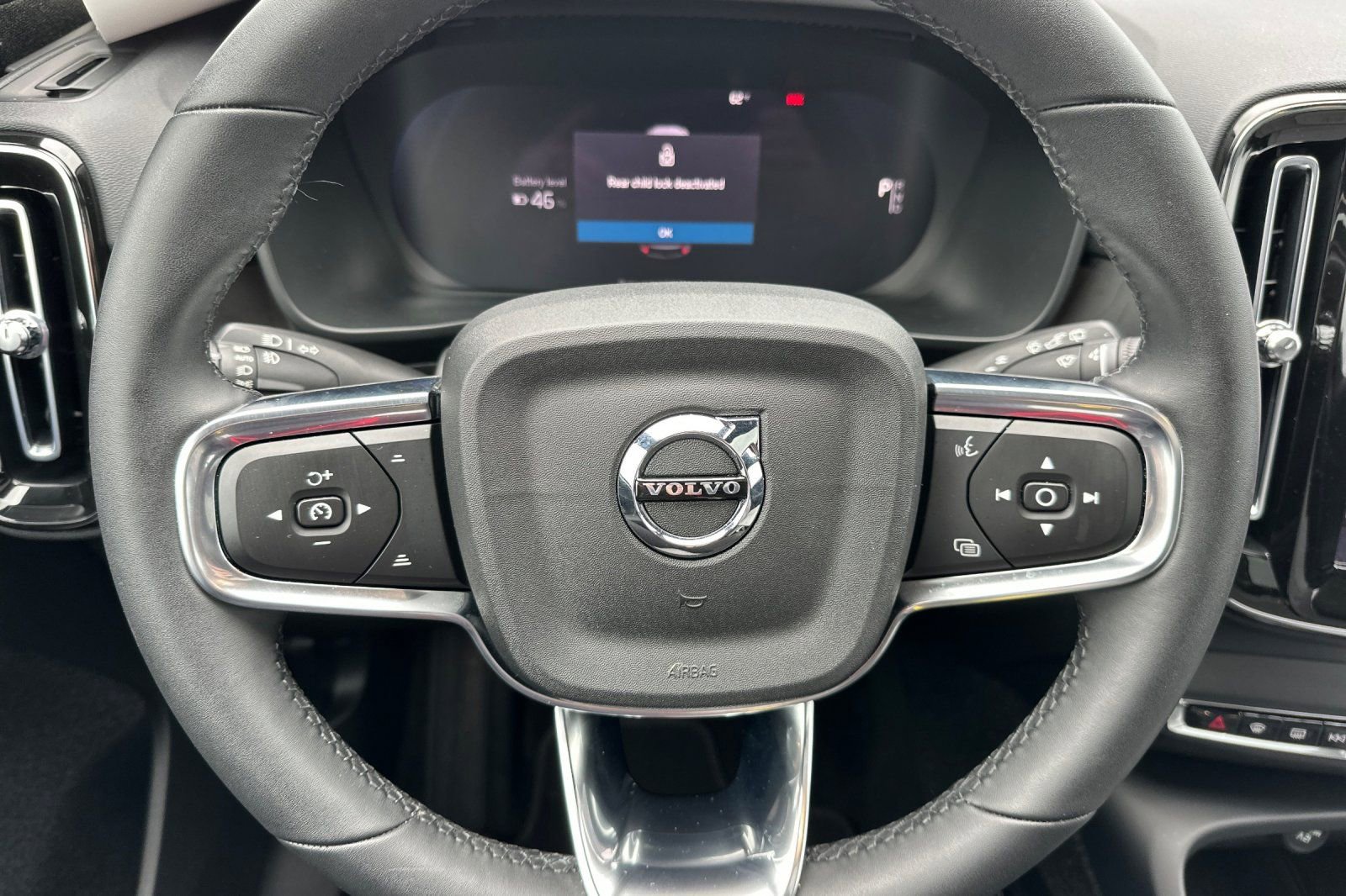 Used 2023 Volvo XC40 Recharge Ultimate image 26