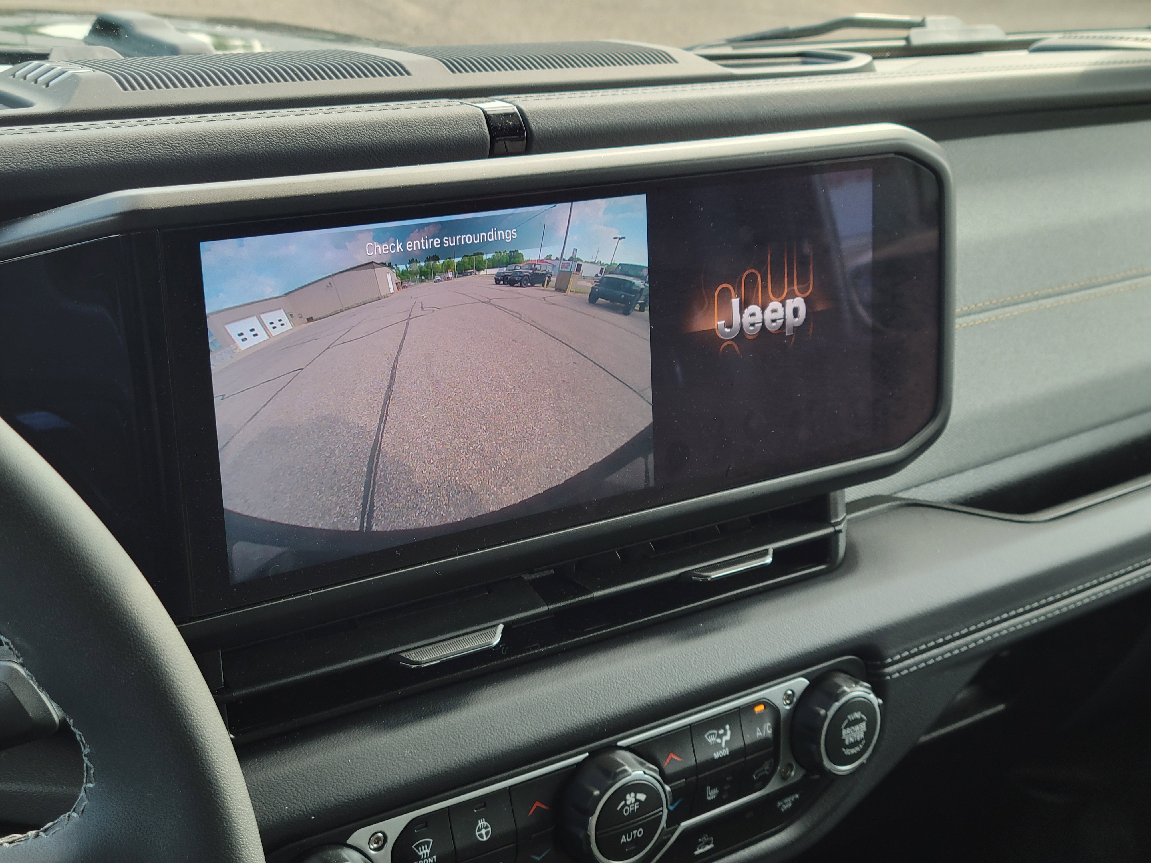 Used 2025 Jeep Wrangler Unlimited Sahara AWD/4WD image 14
