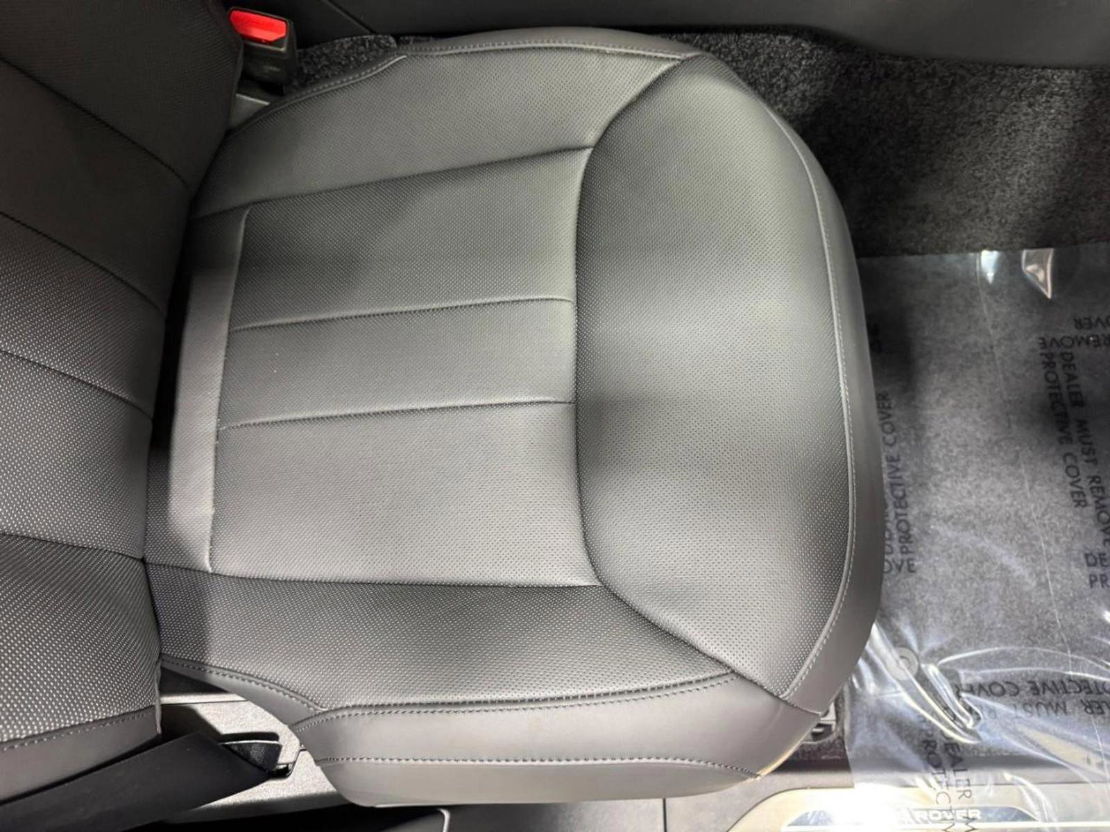 Used 2025 Land Rover Range Rover SE image 17
