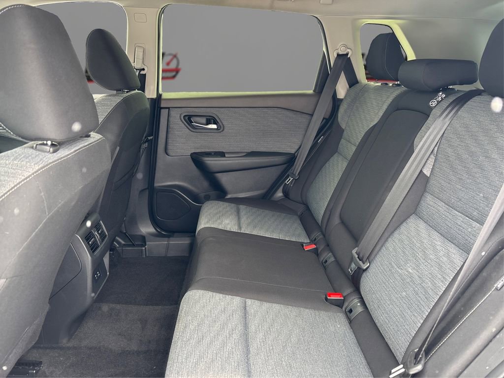 Used 2023 Nissan Rogue SV image 10