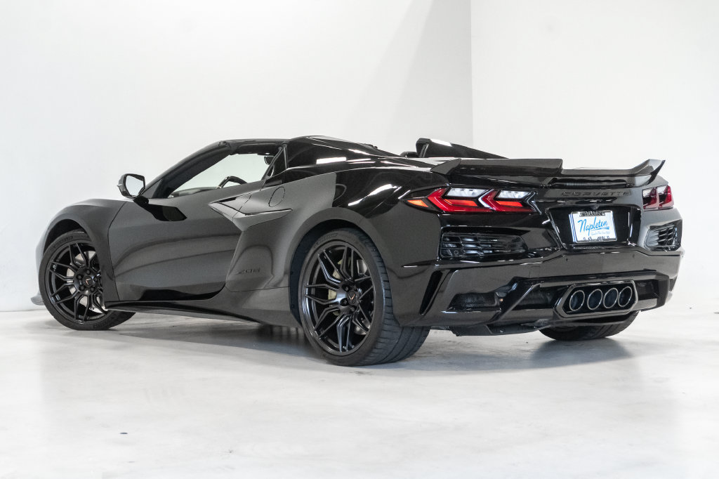 Used 2023 Chevrolet Corvette Z06 w/ Stealth Interior Trim Package RWD image 30