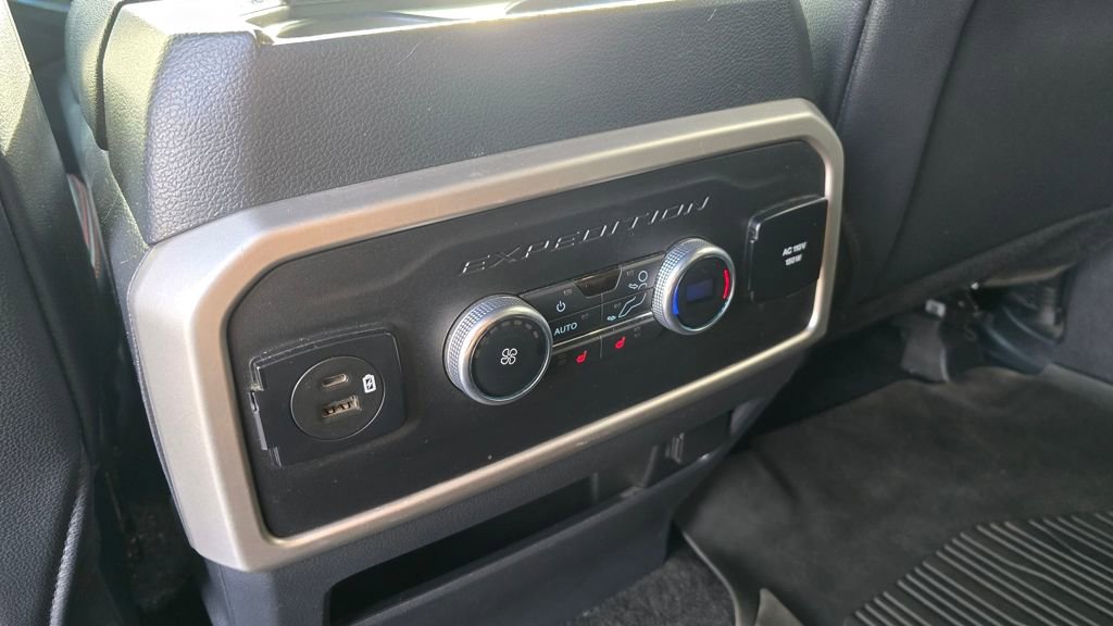 Used 2022 Ford Expedition Max Limited image 17