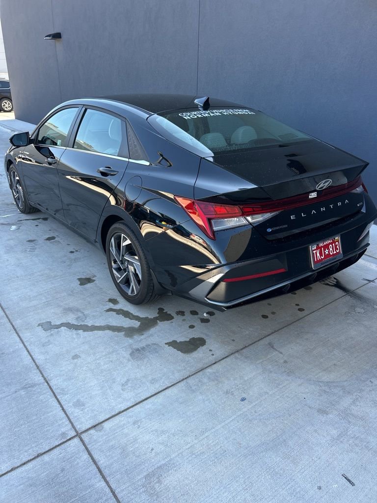 Certified 2025 Hyundai Elantra Limited image 5