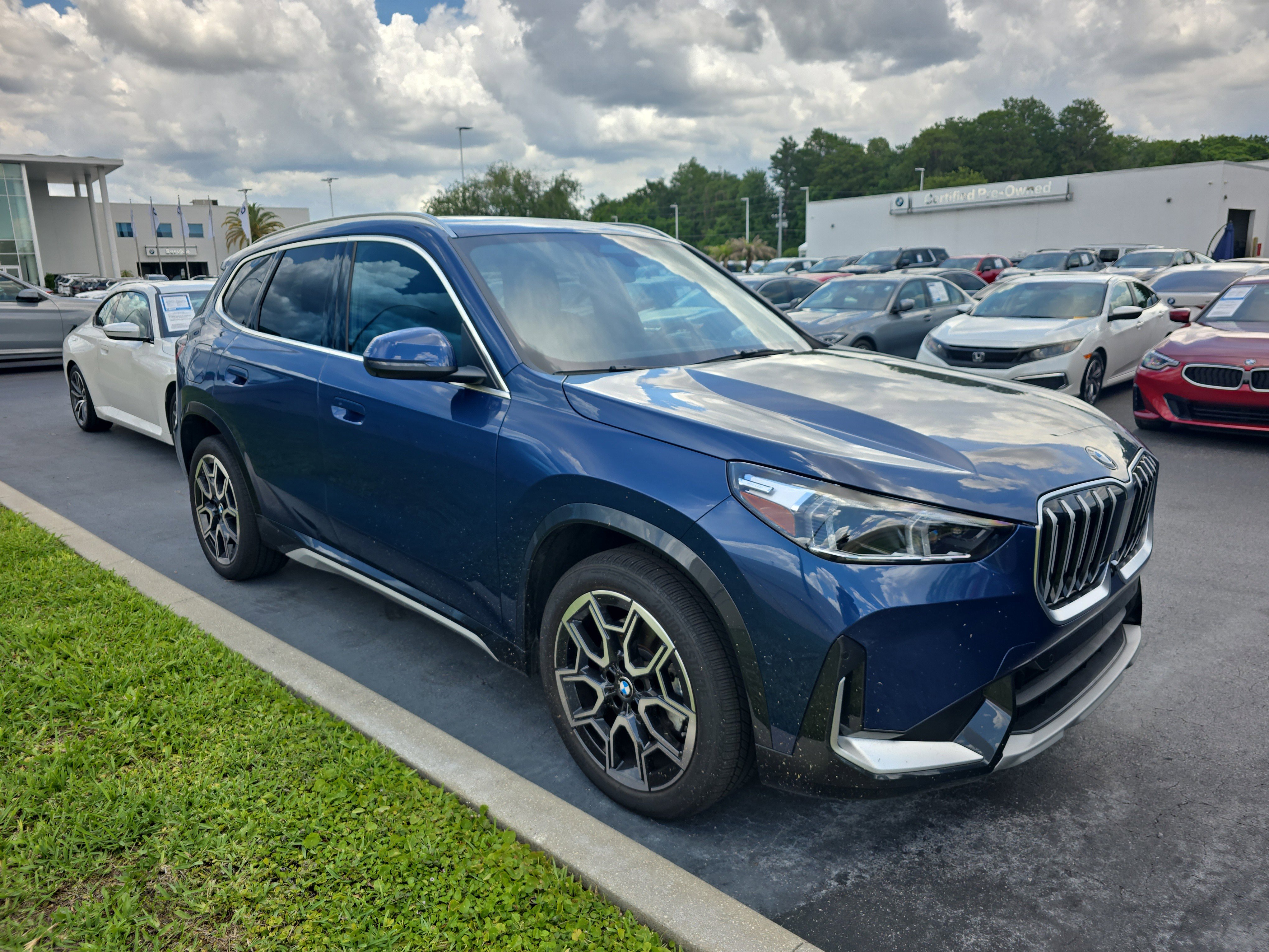 Used 2025 BMW X1 xDrive28i AWD/4WD image 1