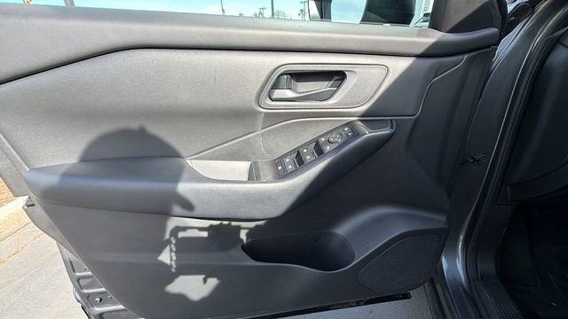 Used 2025 Nissan Rogue S image 19