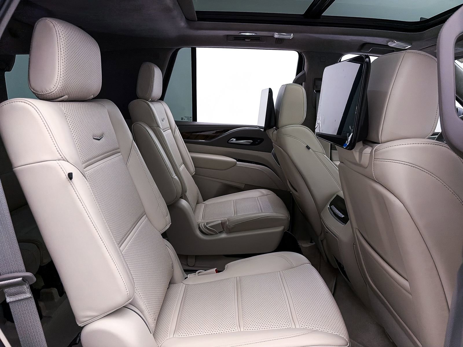 Used 2022 Cadillac Escalade Sport Platinum w/ Heavy-Duty Trailer Package AWD/4WD image 41