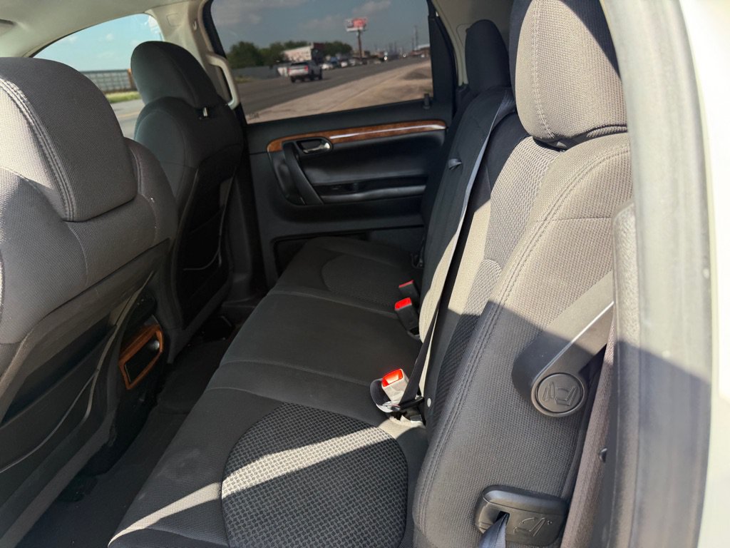 Used 2008 Saturn Outlook XR w/ Advanced Audio Package FWD image 20
