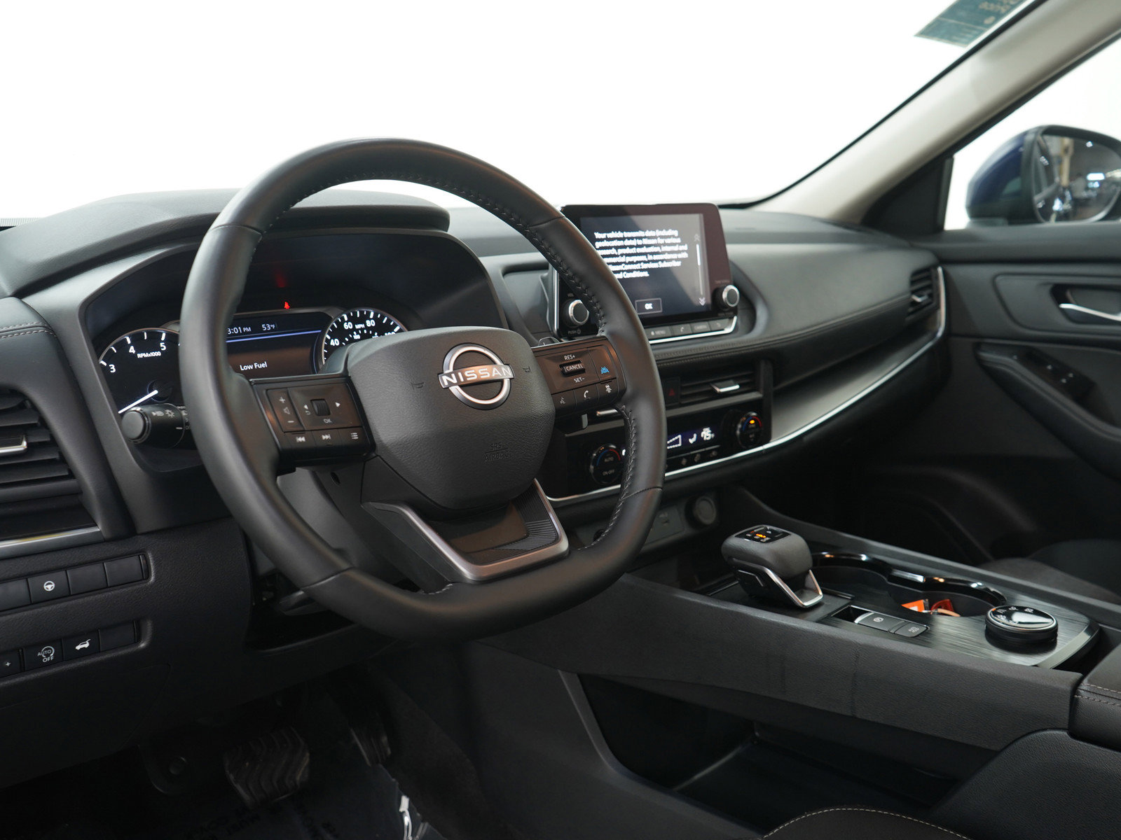 Used 2025 Nissan Rogue SV image 26