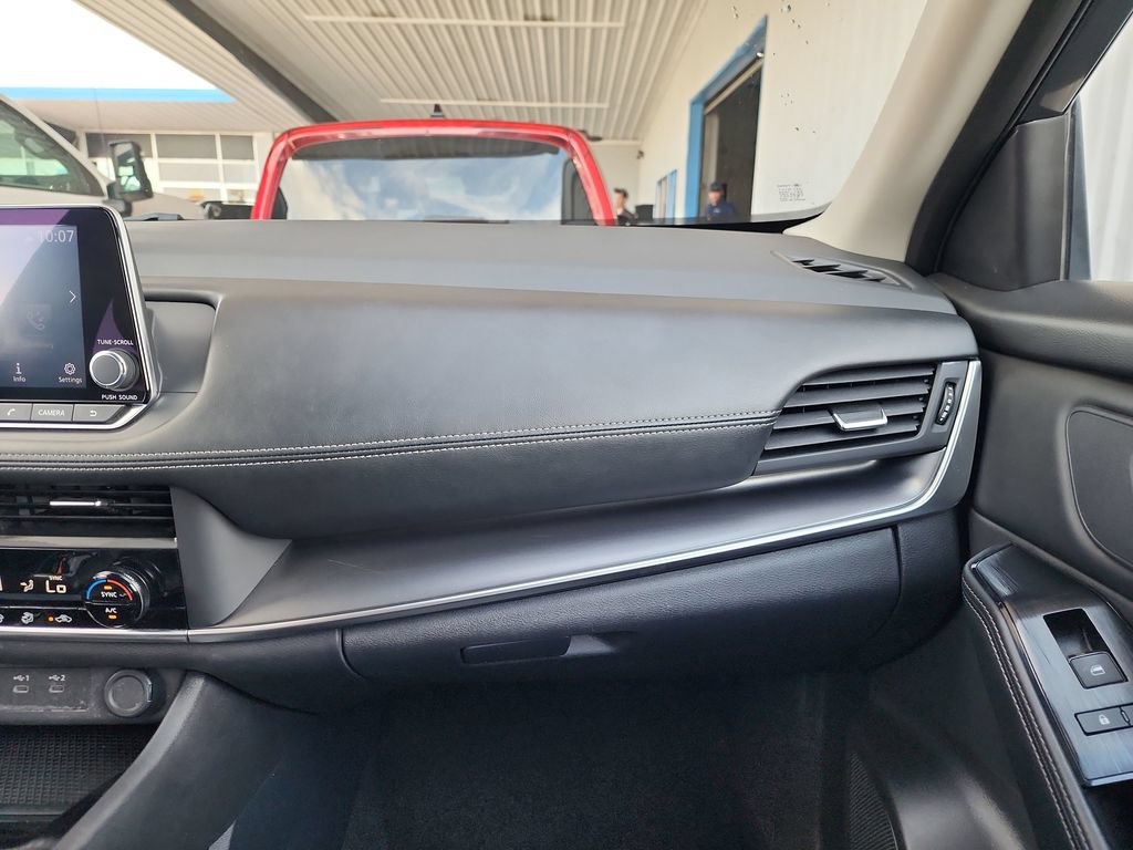 Used 2024 Nissan Rogue SV FWD image 34