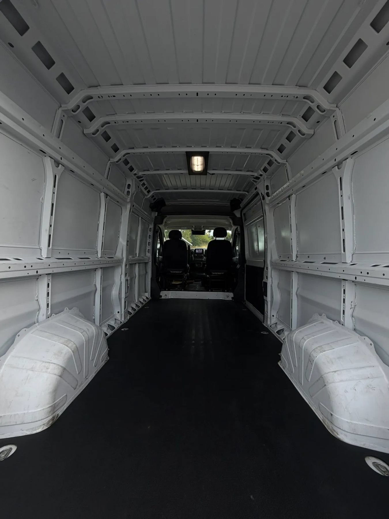 Used 2025 RAM ProMaster 2500 w/ Convenience Group FWD image 17