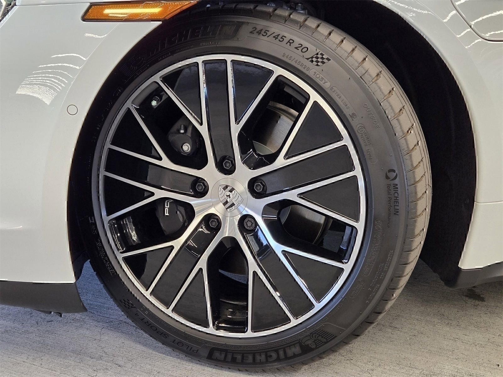 Used 2025 Porsche Taycan image 24