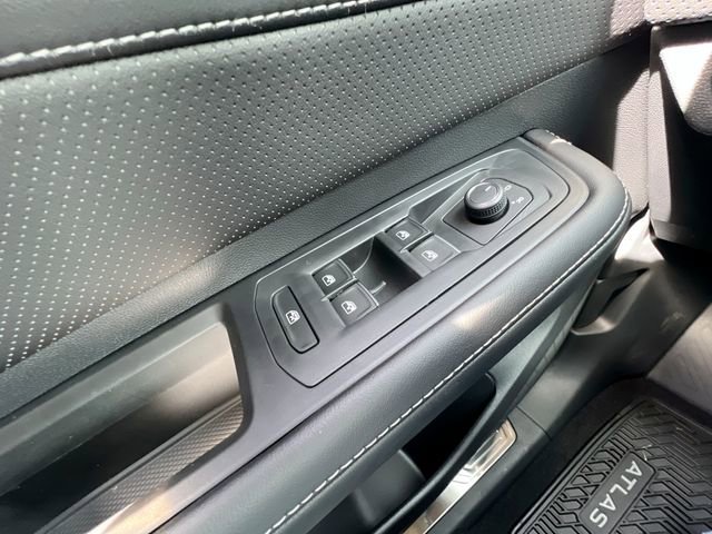New 2026 Volkswagen Atlas SE image 13