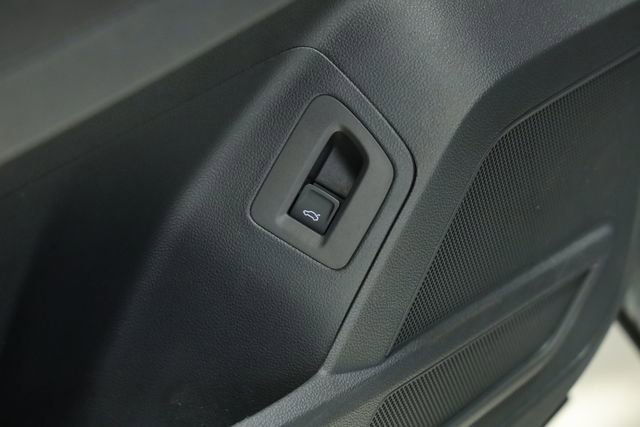 Certified 2022 Volkswagen Atlas Cross Sport SE image 32