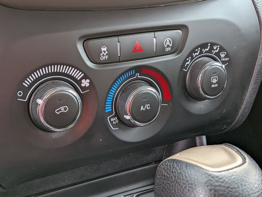 Used 2017 Jeep Cherokee Sport image 24