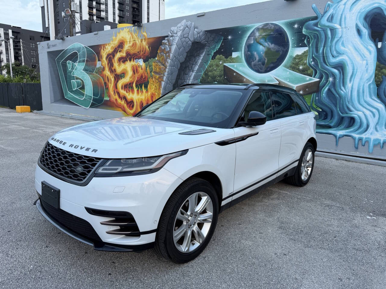 Used 2018 Land Rover Range Rover Velar R-Dynamic SE AWD/4WD image 1