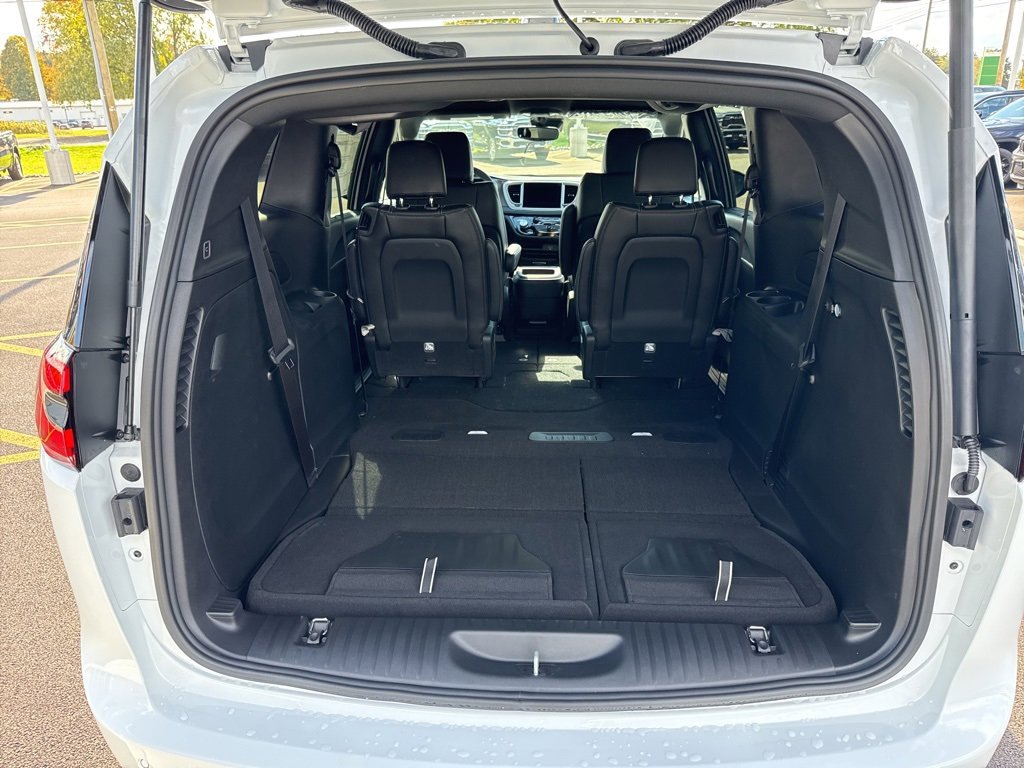 New 2026 Chrysler Pacifica Select image 15