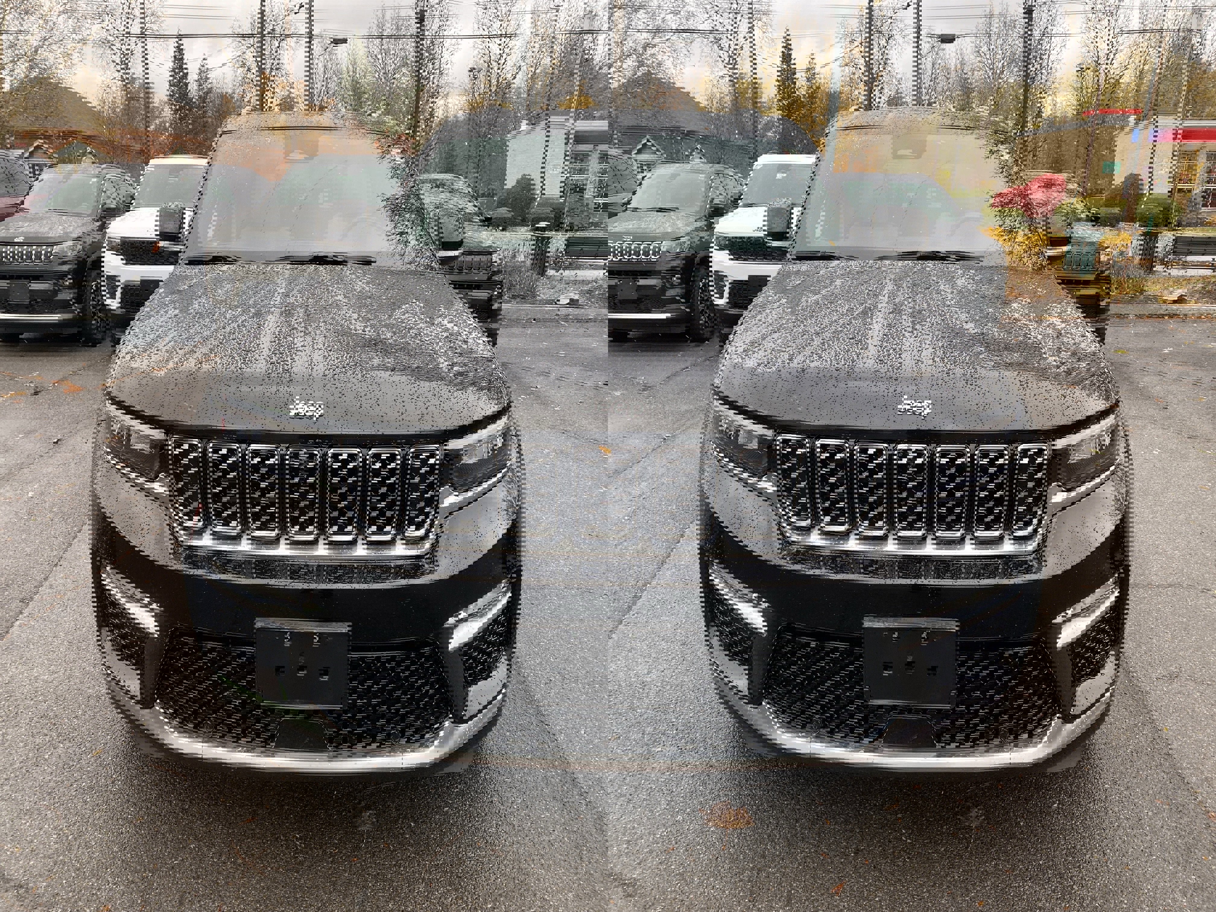 Used 2023 Jeep Grand Cherokee Summit image 3